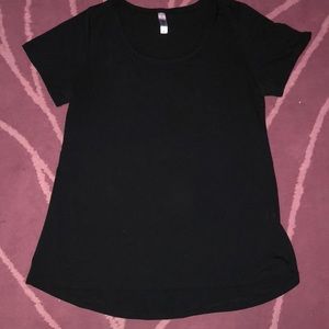 Gently worn LuLaRoe SOLID BLACK classic T size M